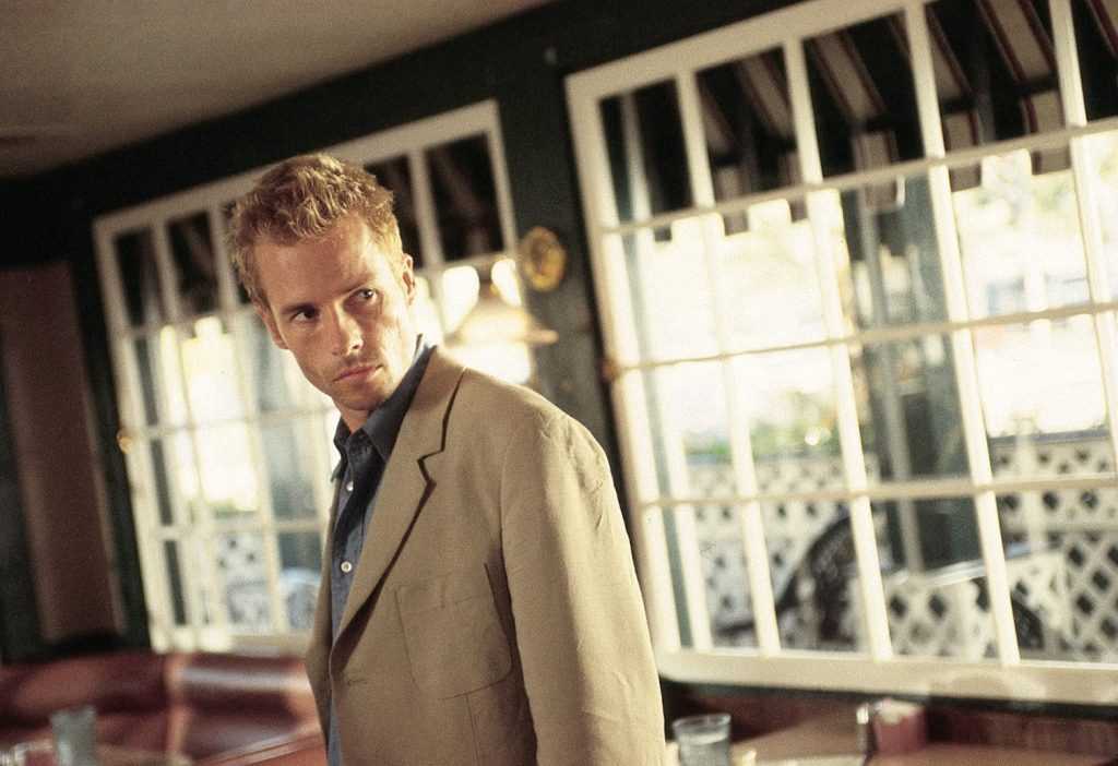 افضل 30 فيلم ذات نهايات صادمة غير متوقعة ... افلام Plot twist ستبهرك 19 Memento افلام غموض تحبس الأنفاس